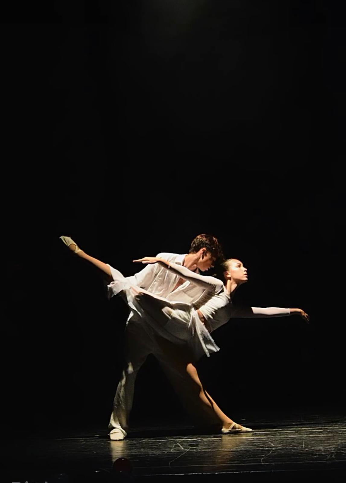 Pareja ballet clásico