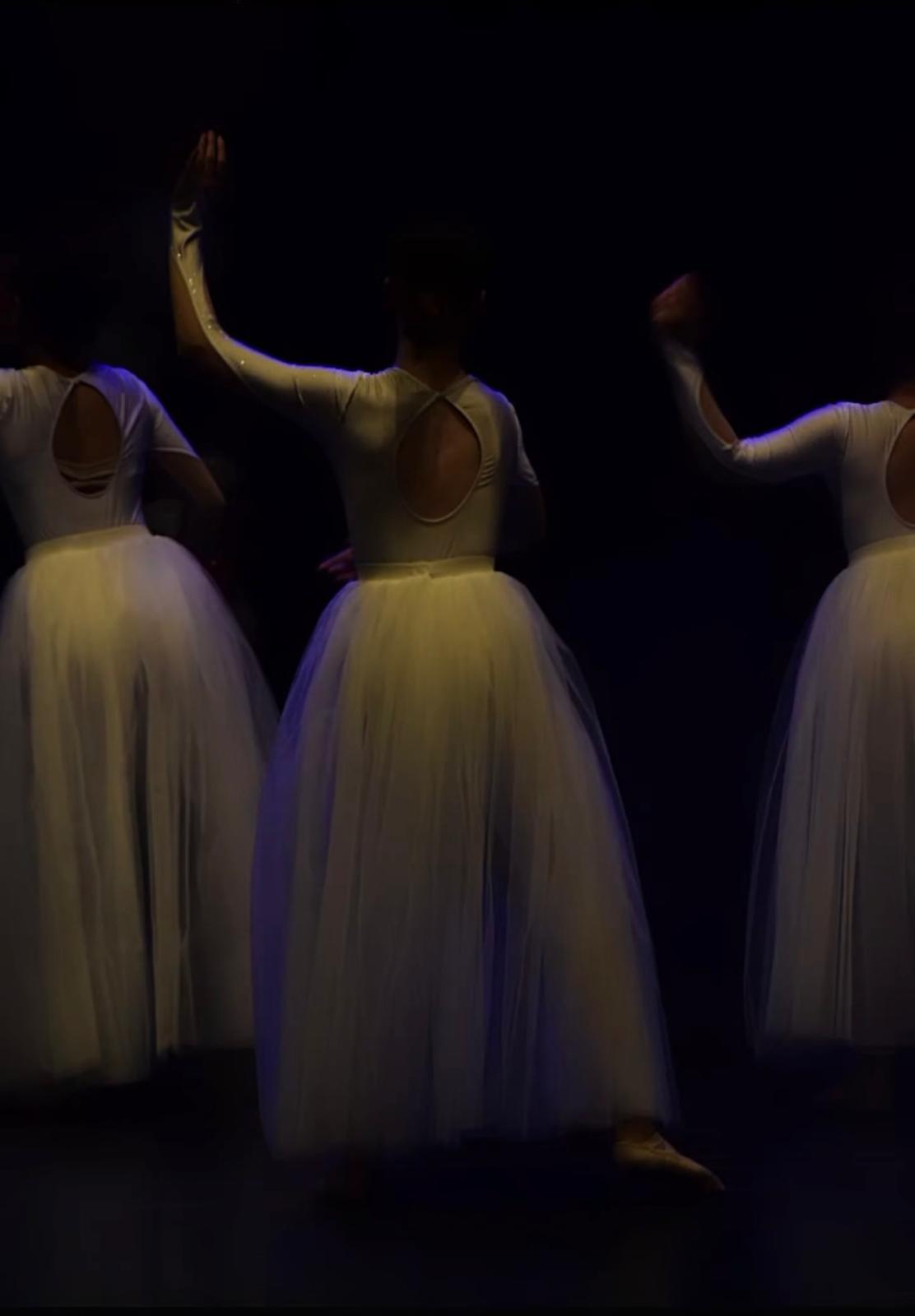 Trío ballet, tutús blancos